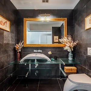  Apartment The Boutique - Iconic In Galleria Duomo With Private Parking Italy